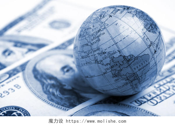 美元钞票金钱地球仪金融理财投资